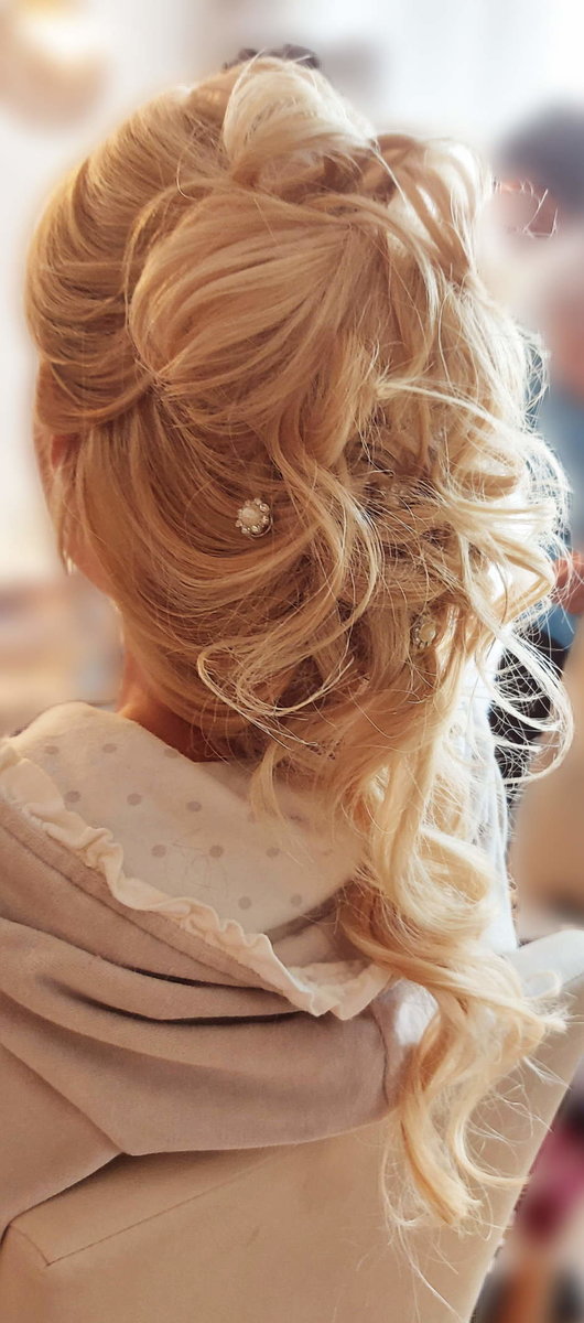 halbhochgesteckte Haare für die Hochzeit von Sandra's mobiler Friseurladen